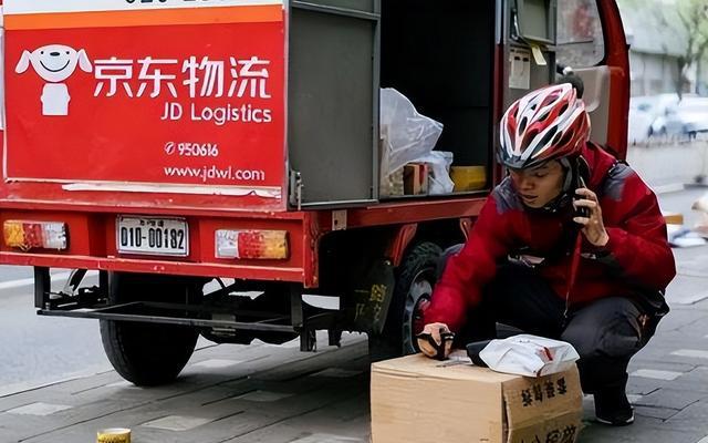 九游体育：京东001号快递员退休：死心塌地工作16年刘强东承诺的房给了吗(图7)