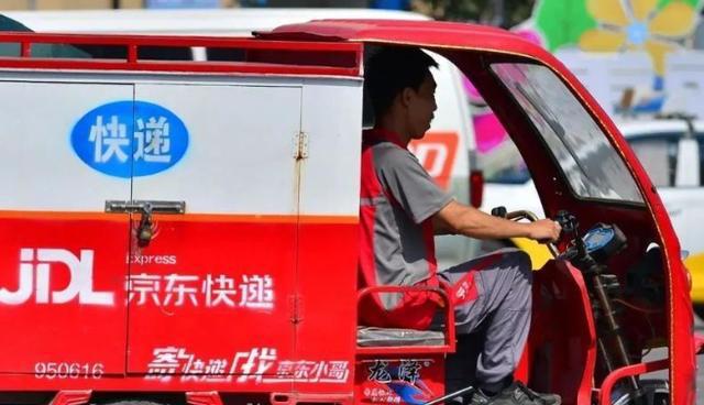 九游体育：京东001号快递员退休：死心塌地工作16年刘强东承诺的房给了吗(图5)