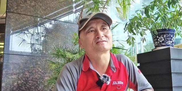 九游体育：京东001号快递员退休：死心塌地工作16年刘强东承诺的房给了吗(图9)