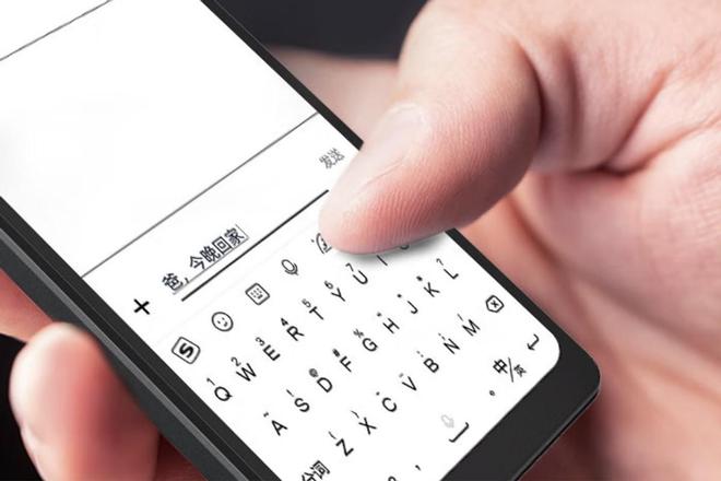 九游体育：时隔三年回归！海信A9墨水屏手机再上架价格已经贵上天(图3)