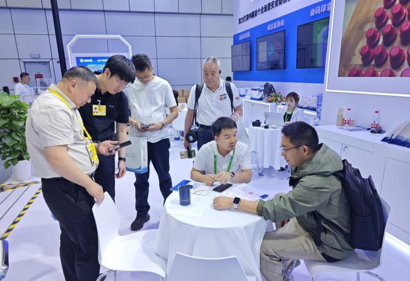 印章管控数智合规动码印章亮相数字峰会(图1)