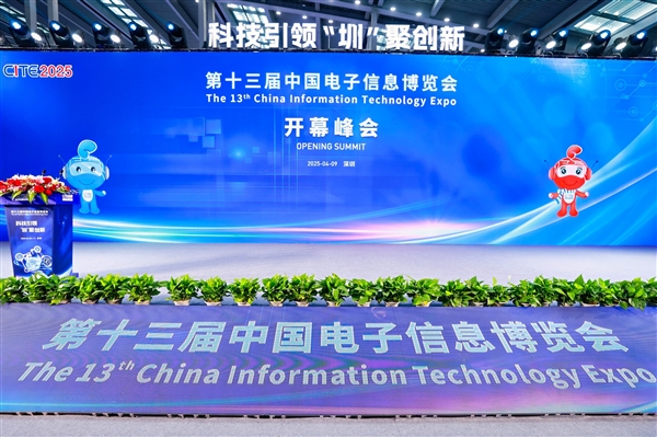 1128GB海量显存！七彩虹首款DeepSeek一体机亮相(图1)