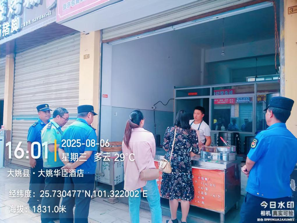 守牢安全防护门城管入户显担当(图1)