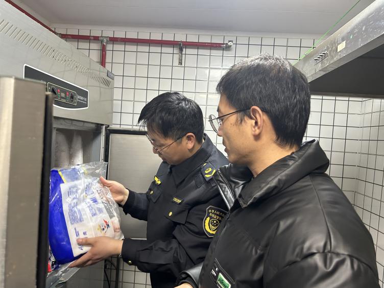 南京市六合区强化冬季肉制品监管守护群众“舌尖上的安全”(图3)