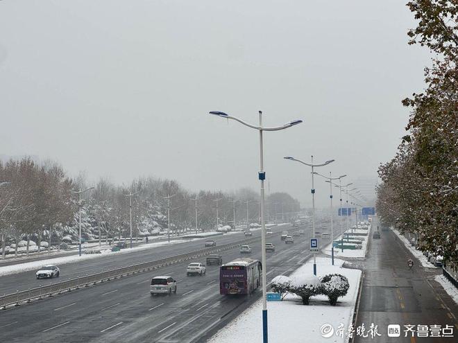 昼夜奋战保畅通历城城发同晟城服集团全力清雪除冰护航出行安全(图3)