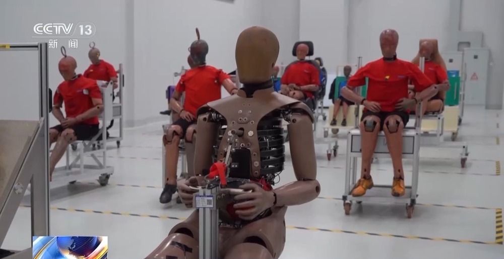 九游体育：创下多项吉尼斯世界纪录！全球最大汽车安全试验中心投入使用(图7)