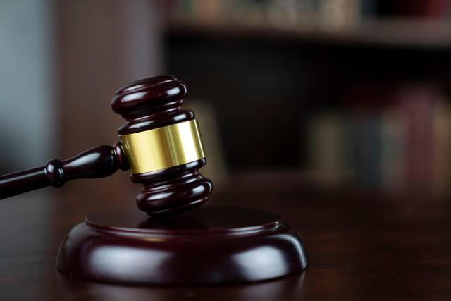 夫妻联手伪造、买卖印章和假证双双获刑：查获伪造的各类印章4000余个