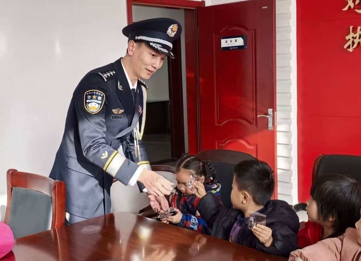 安全教育从娃娃抓起德州宁津萌娃进警营_大众网