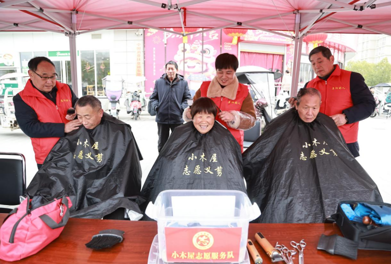 九游体育网站：阜阳市颍东区：文明实践在身边雷锋行动暖人心(图2)