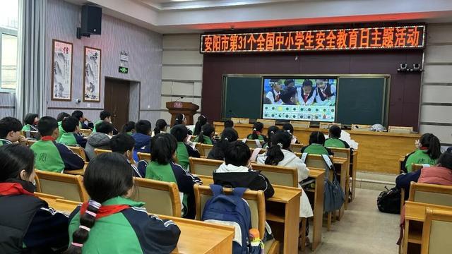 交警蜀黍进校园！这堂交通安全课太“上头”(图2)